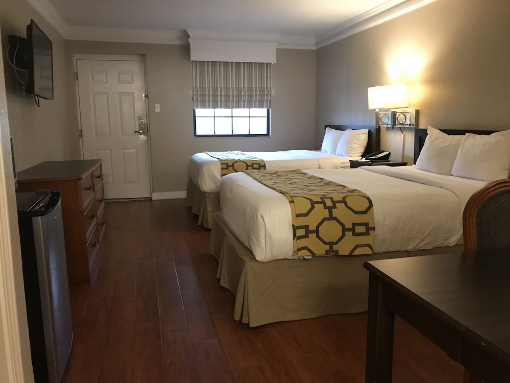 Casa Bella Inn & Suites - photo 6