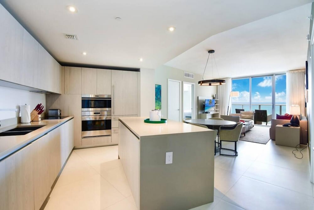 Luxe Stay at Hyde Resort oceanfront Amenities - photo 9