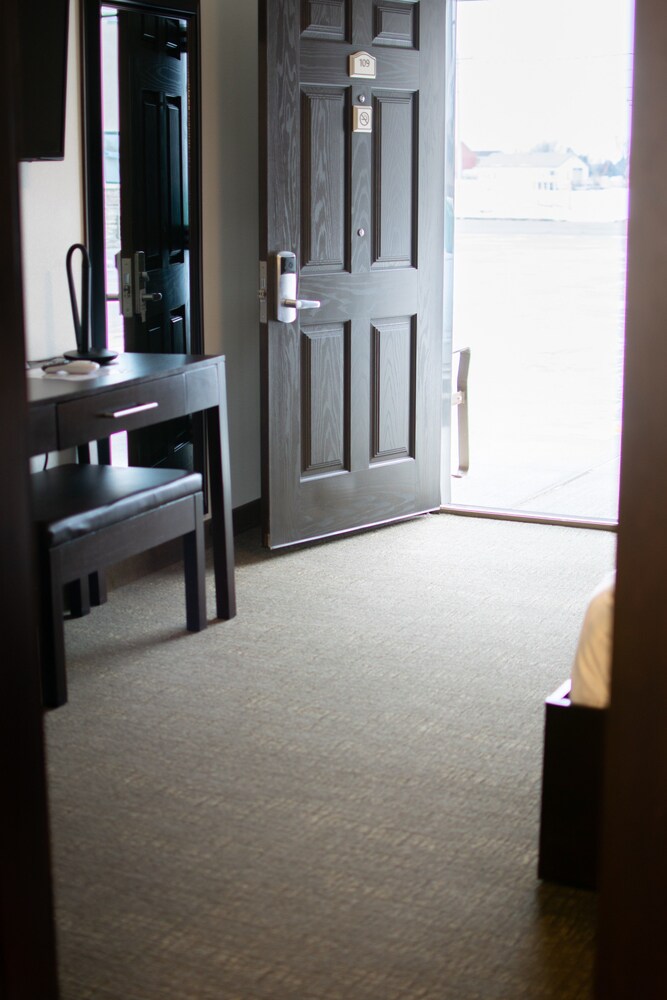 Boarders Inn & Suites by Cobblestone Hotels Syracuse - photo 11