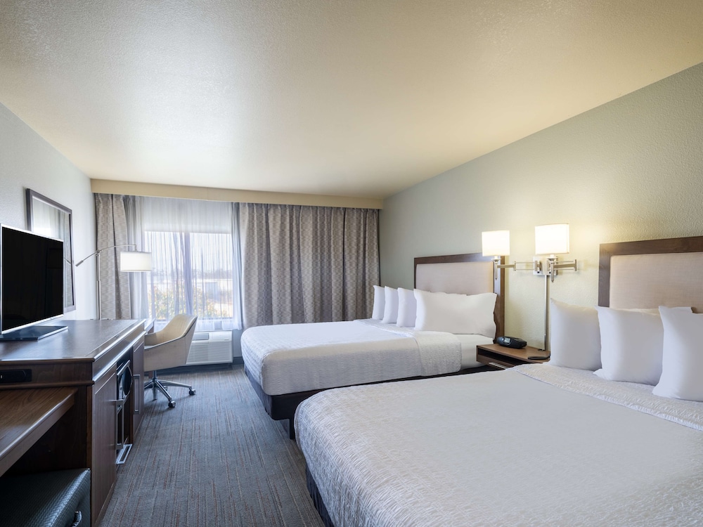 Hampton Inn by Hilton Irvine East Lake Forest - photo 19