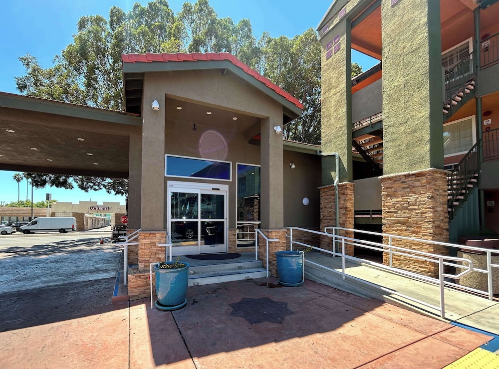 Motel 6 Pasadena CA Old Town Pasadena Area - featured photo