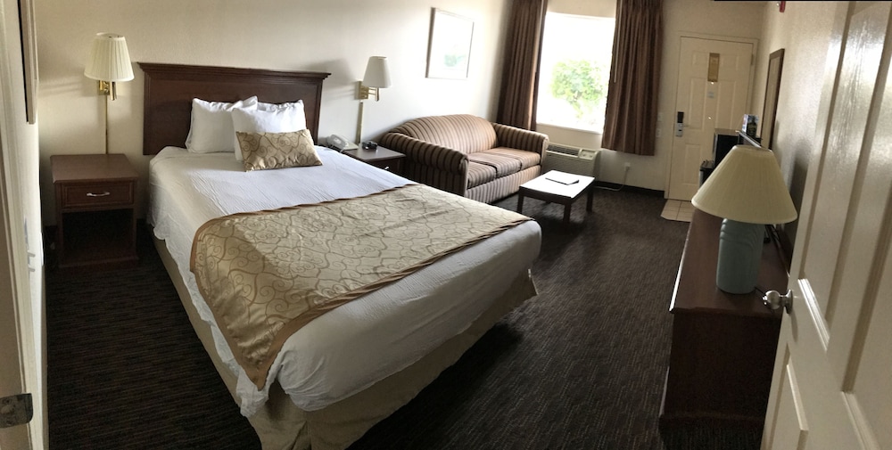 St. George Inn & Suites - photo 12