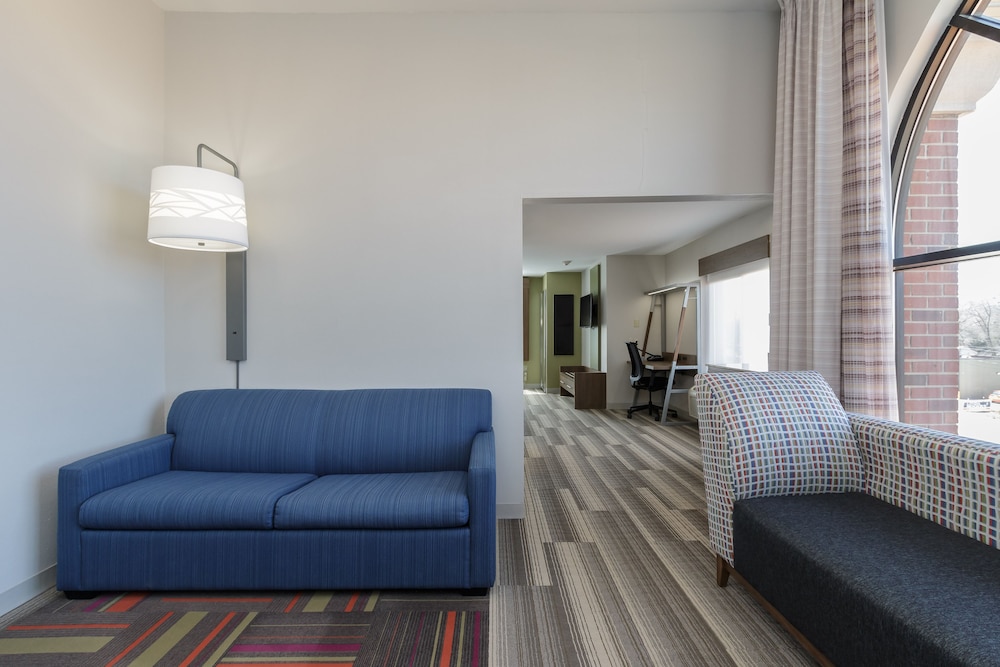 Holiday Inn Express Hotel & Suites South Bend by IHG - photo 31