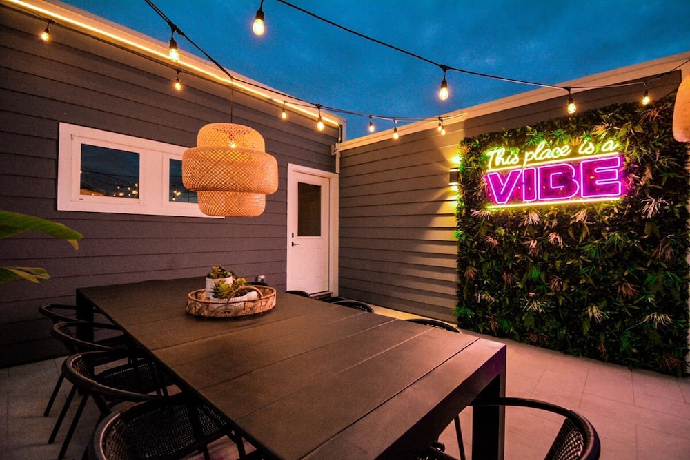 Paradise Palace Best Rooftop in HTX w Hot Tub - photo 13