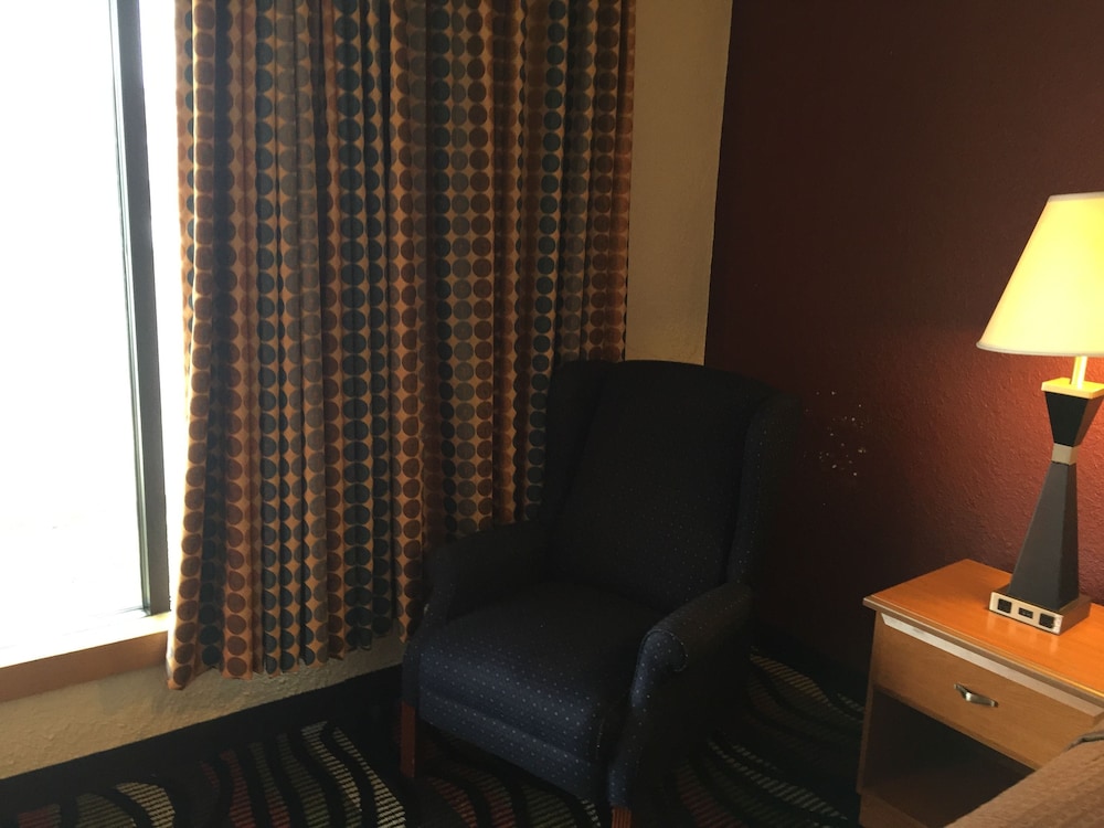 Town and Country Motel - photo 7