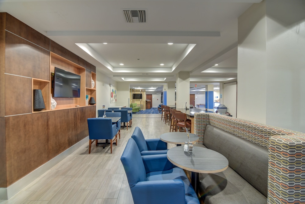Holiday Inn Express & Suites Foley by IHG - photo 71