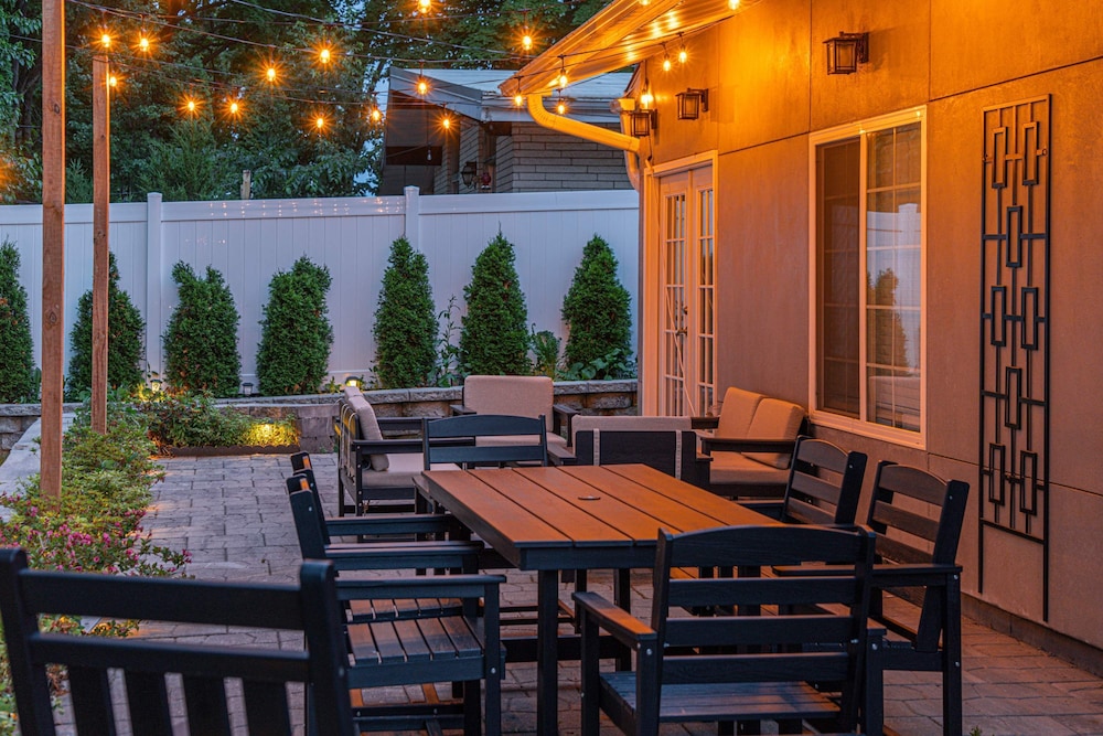 The Greystone Stay For 12 — Lake Geneva
