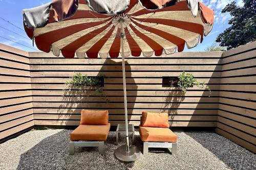 Claudia's Guest House — 4-Star Luxury Hotel in Los Angeles, United States