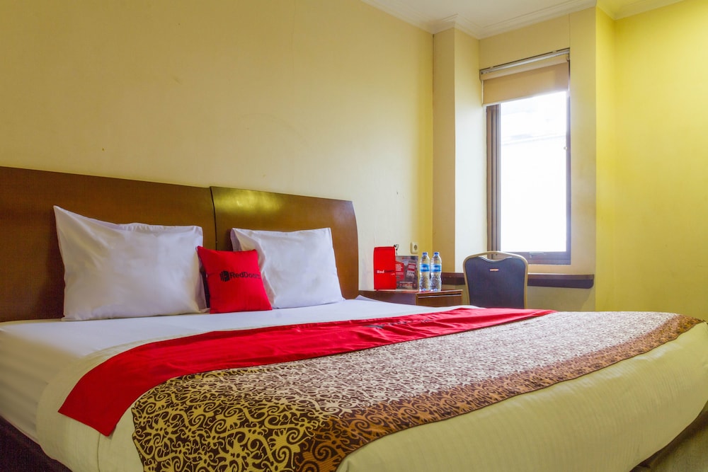 RedDoorz @ Paskal Hyper Square - last minute hotel in Bandung