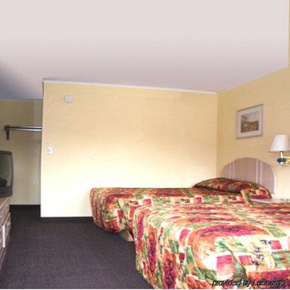 Knights Inn York - photo 2