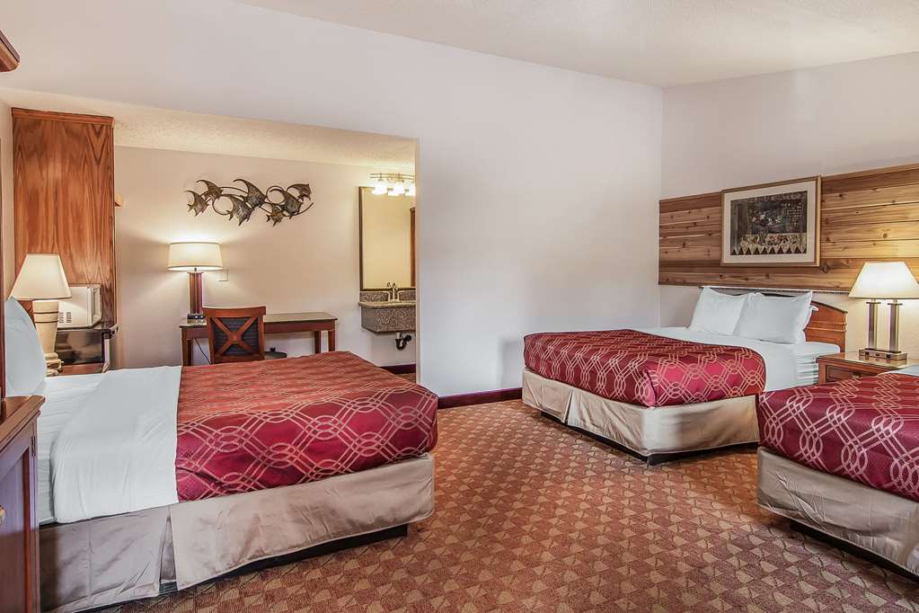 Econo Lodge Inn & Suites Madras - photo 31