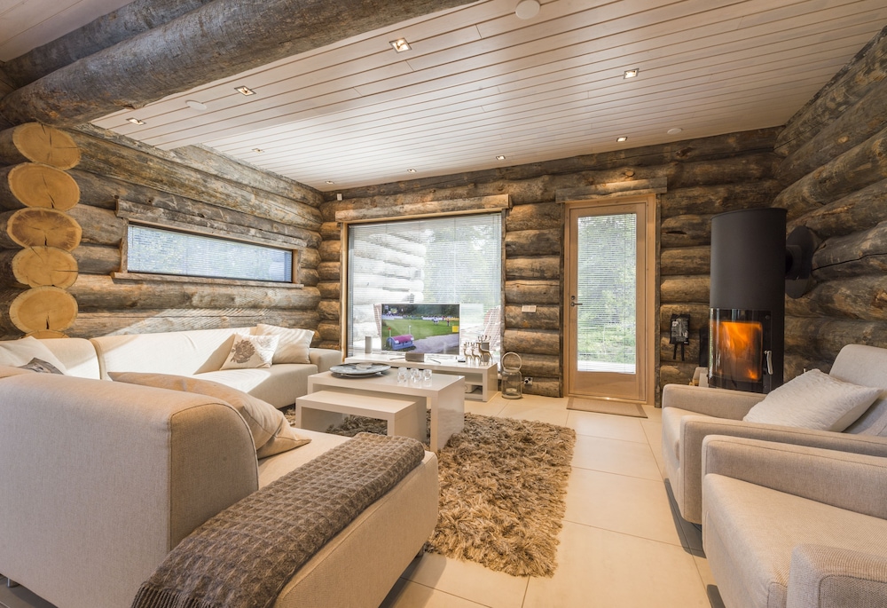 Villa Kuusirinne A — 4-Star Luxury Hotel in Kuusamo, Finland