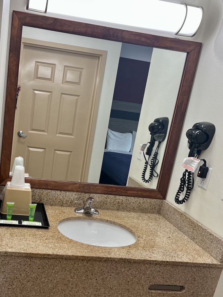Saffron Inn & Suites - photo 26