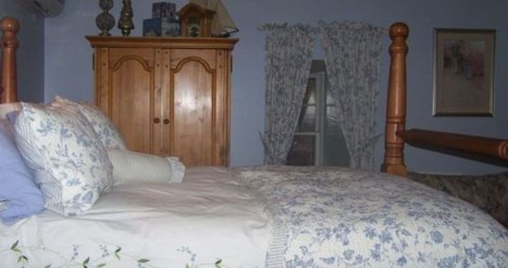 Fallen Tree Farm Bed & Breakfast - photo 11