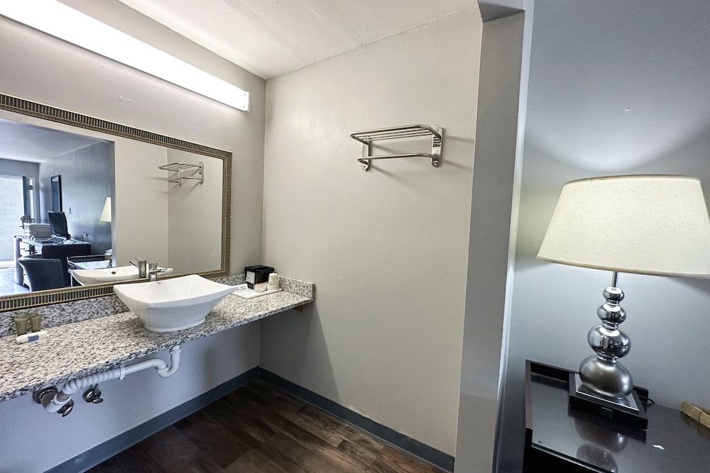 Executive Inn Ridgeway I 77 - photo 27