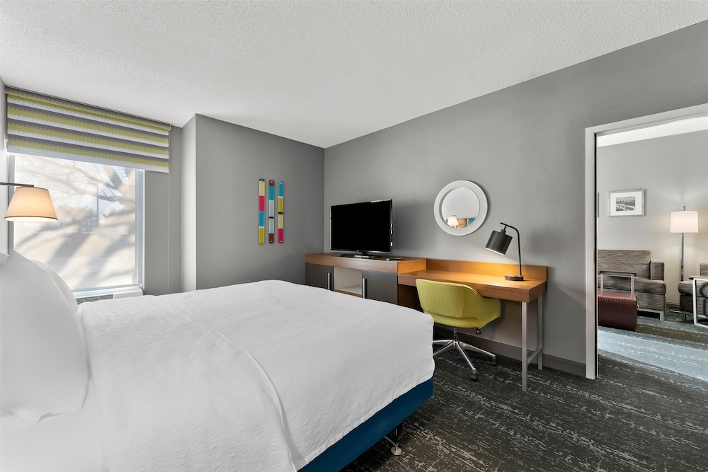 Hampton Inn & Suites Newtown - photo 56