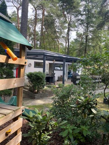 Knus Boschalet met veel Privacy op de Veluwe — hotel in Doornspijk