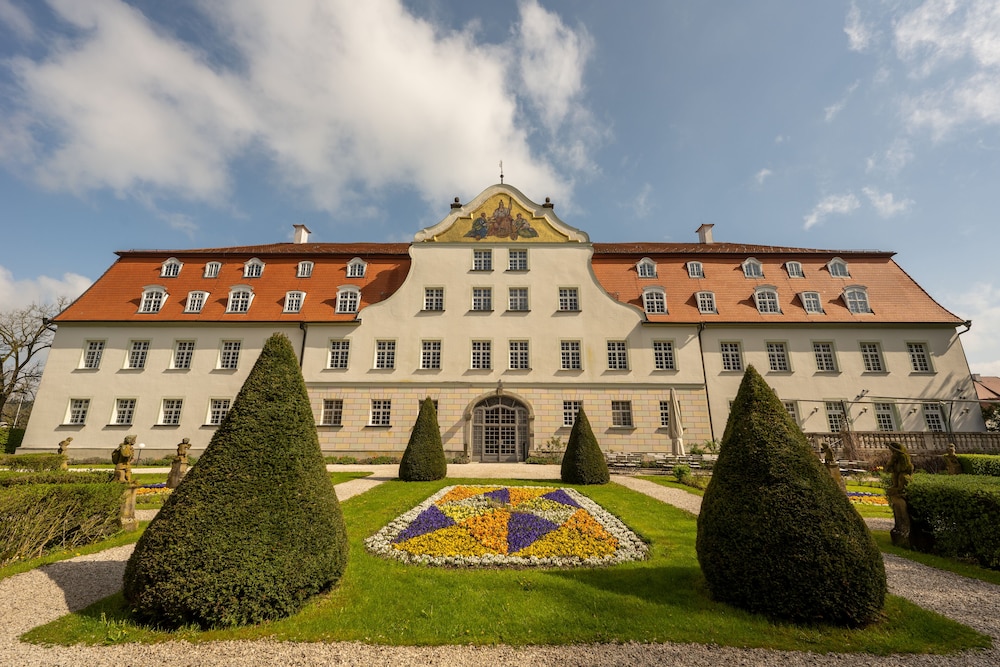 Schloss Lautrach — 4-Star Luxury Hotel in Lautrach, Germany
