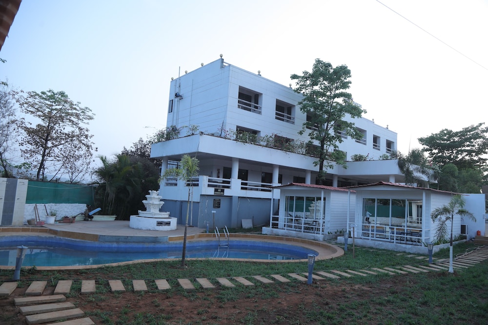 Hotel Reemz in Chiplun, India