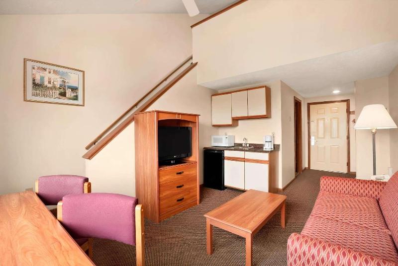Days Inn by Wyndham Colchester Burlington - photo 11