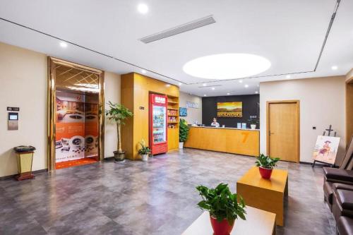 7 Days Premium Hangzhou Jiubao Bus Station Wumei — hotel in Linping