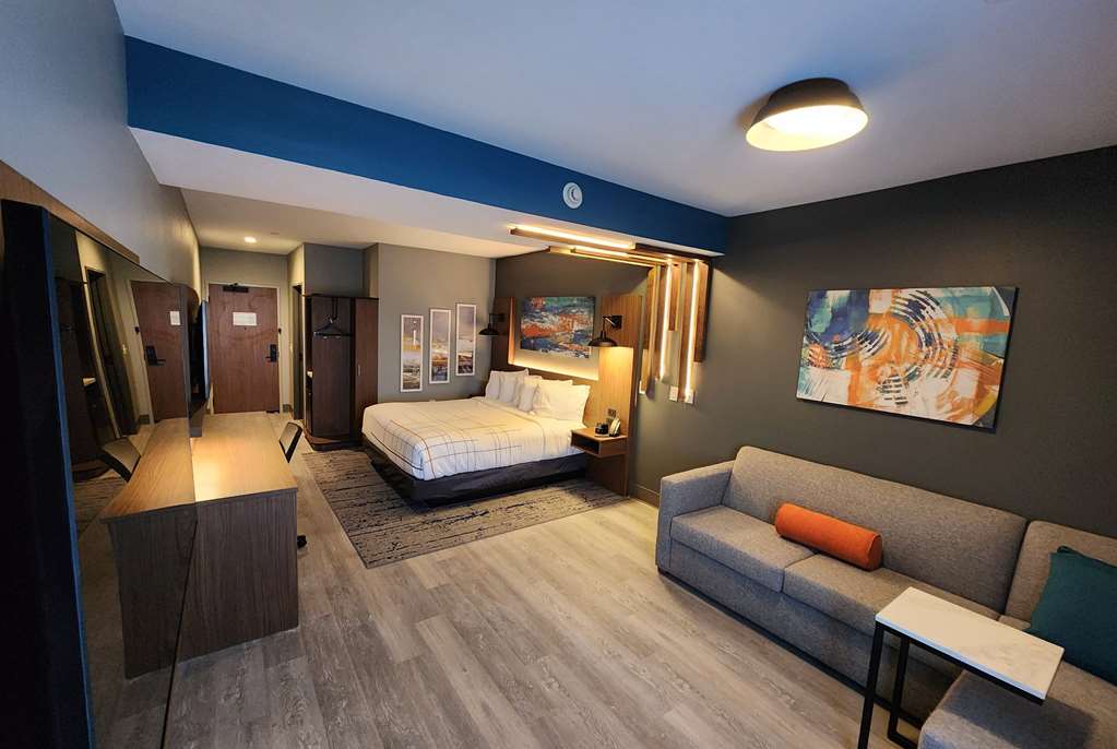 La Quinta Inn & Suites by Wyndham Del Rio - photo 28