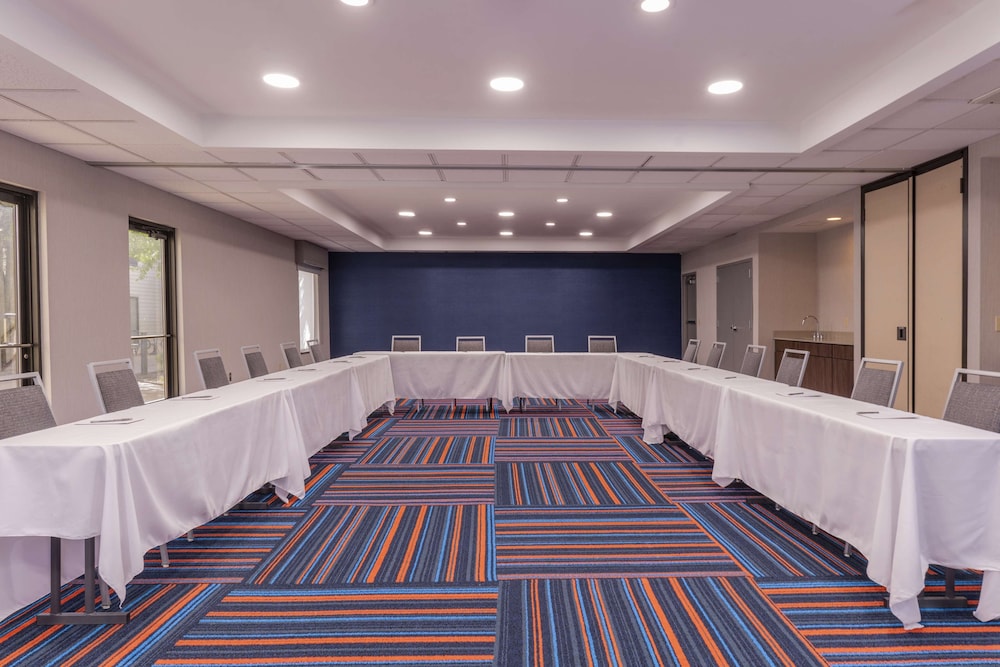 Hampton Inn & Suites St. Louis Chesterfield - photo 64