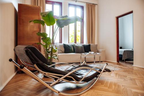 oompH Vintage 2BR Gem Steps from Politechnika — 4-Star Luxury Hotel in Warsaw, Poland