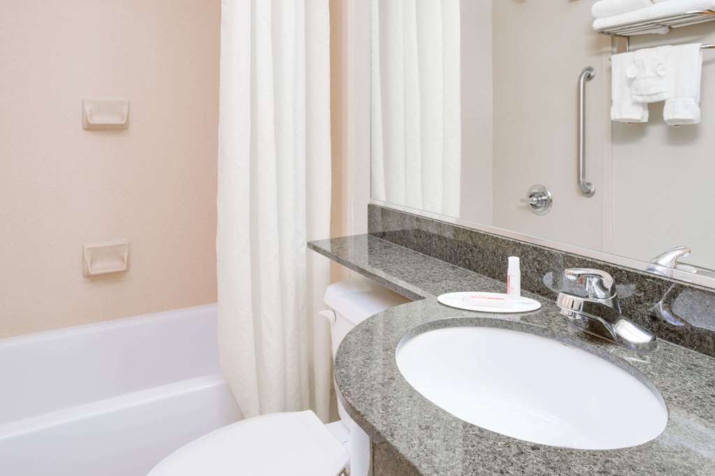 Microtel Inn & Suites by Wyndham Saraland North Mobile - photo 7