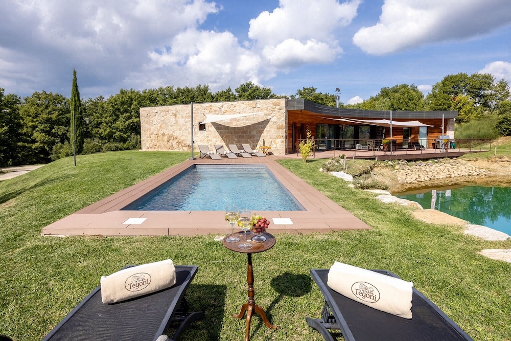 Villa Airone Tegoni Pool Radicondoli — 4-Star Luxury Hotel in Radicondoli, Italy
