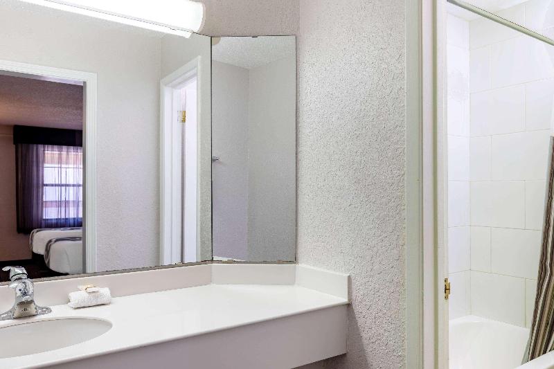 Travelodge by Wyndham El Paso Airport - photo 11