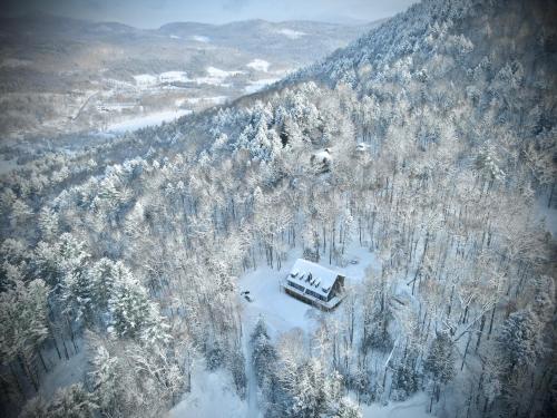 Ski Mountain Home Unit B — 4-Star Luxury Hotel in Stockbridge, United States