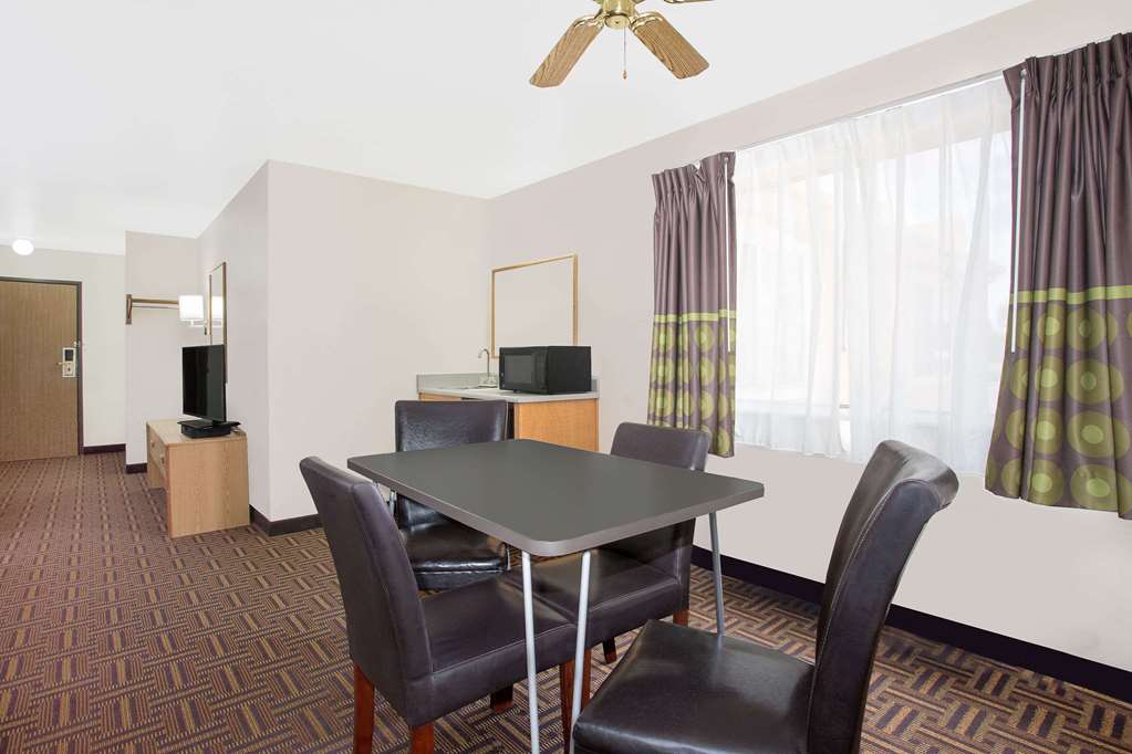 Super 8 by Wyndham Bloomfield - photo 14