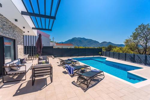Villa Casa Mia I Near Makarska I Heated swimming pool with jacuzzi — 4-Star Luxury Hotel in Sestanovac, Croatia