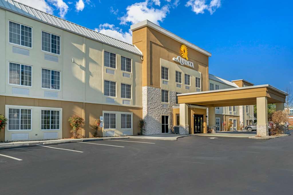 La Quinta Inn & Suites by Wyndham Knoxville North I 75 - photo 4