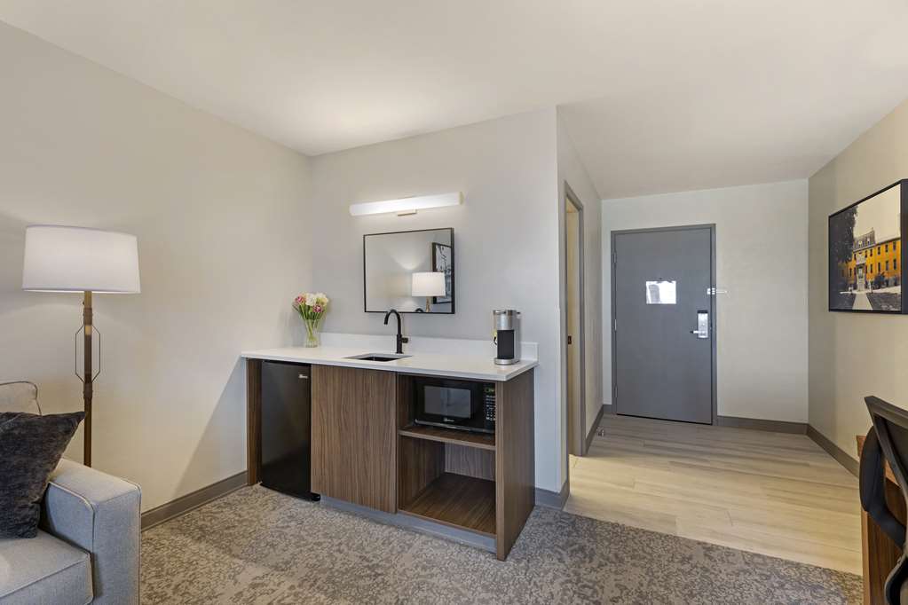 Best Western Plus The Charles Hotel - photo 27