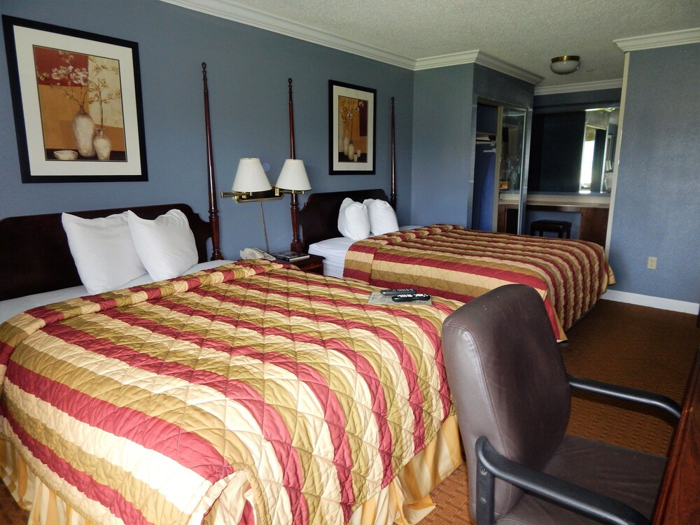 Richmond Suites Hotel - photo 16