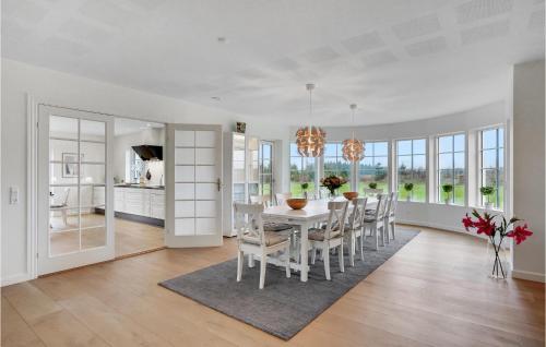 6 Bedroom Cozy Home In Grindsted — Grindsted — photo 4