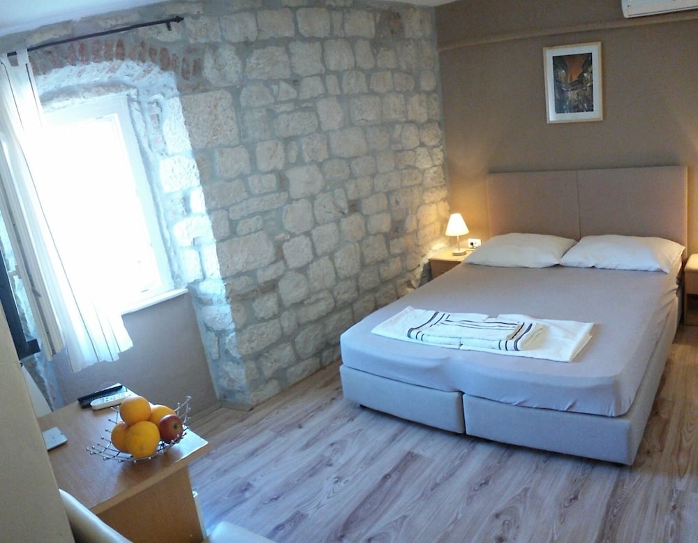 Carol Rooms — Trogir — photo 4