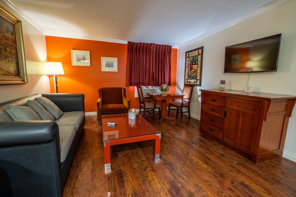 Howard Johnson by Wyndham Buena Park - photo 17