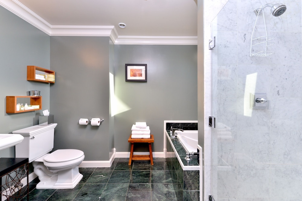 Majestic Inn & Spa - photo 53