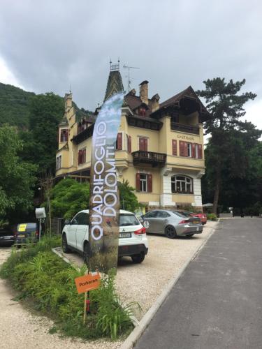 Vintage Castle Schlosshof Biker Hotel & B&B — hotel in Cornedo Vicentino