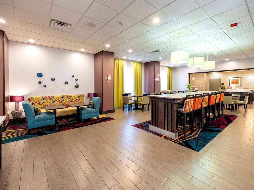Pratt Inn & Suites - photo 4