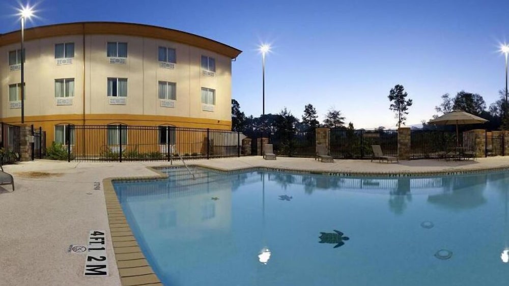 Holiday Inn Express & Suites Marshall by IHG - photo 23
