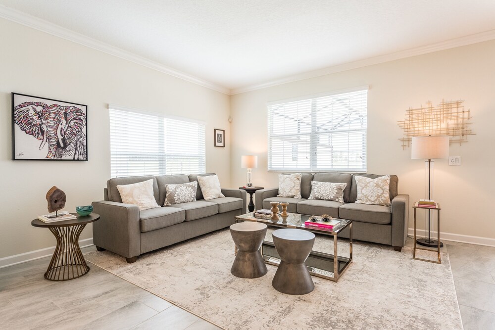 5 Bed Home Resort — 4-Star Luxury Hotel in Davenport, United States