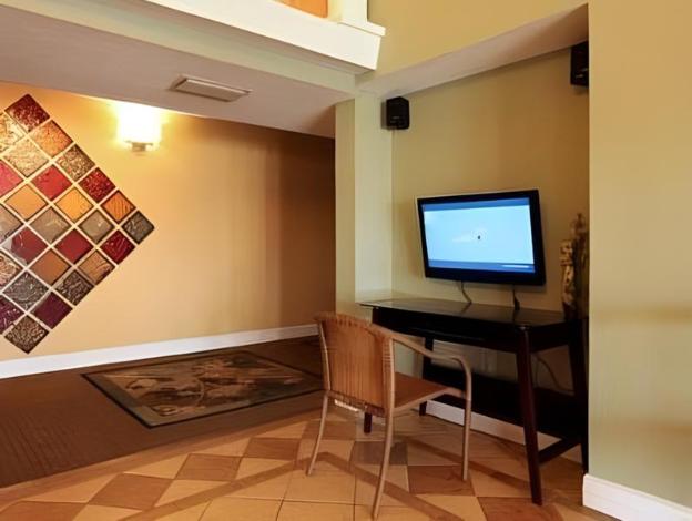 Travelodge By Wyndham Lafayette - photo 18