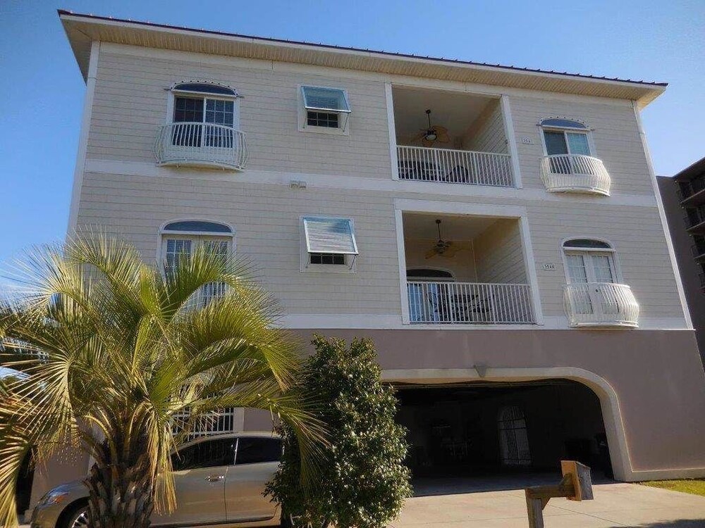 All About Chillaxin 304D Windward Palms 4 Br Condo — 4-Star Luxury Hotel in Myrtle Beach, United States