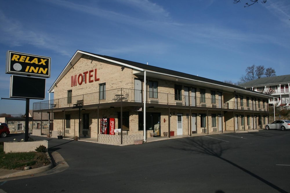Relax Inn Motel - carbon neutral hotel in Front Royal