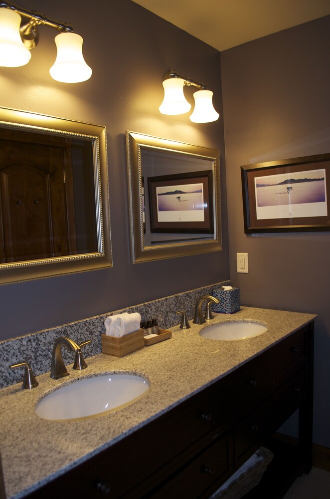 Torchlight Inn - photo 26
