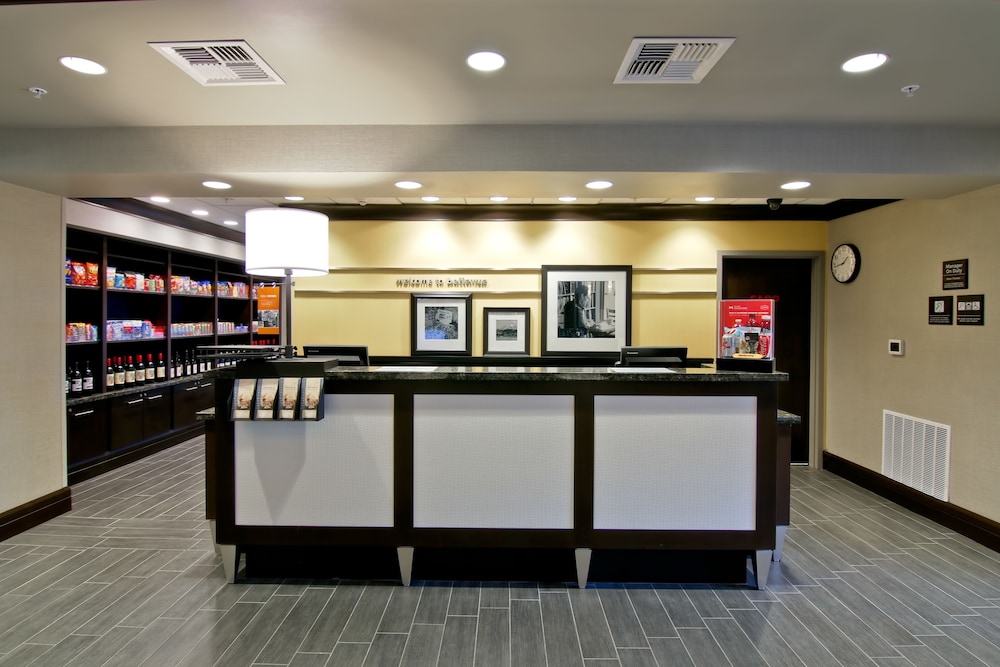 Hampton Inn & Suites Bellevue Downtown Seattle - photo 4